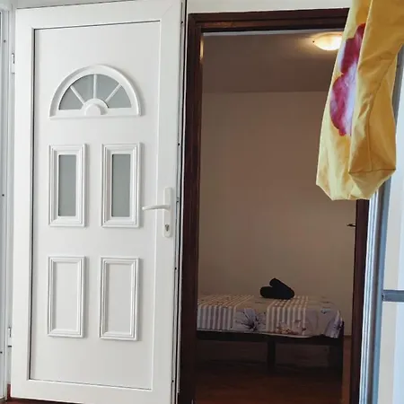 Apartment Lemonade