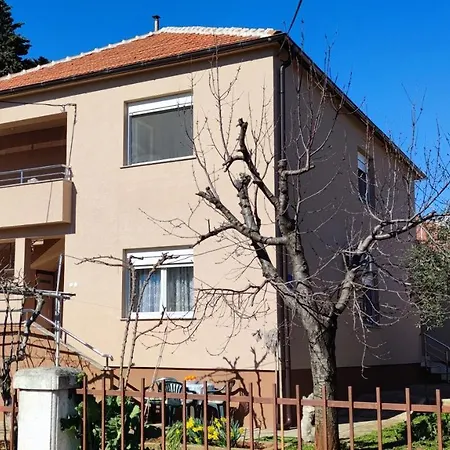 Lemonade Apartment